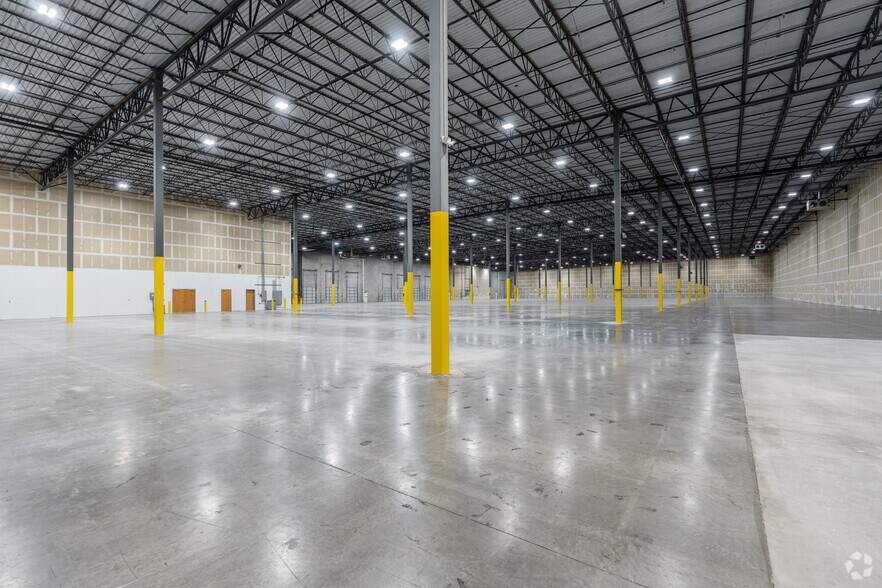 More Photos Of 15124 Grand River Rd, Fort Worth Distribution For Lease