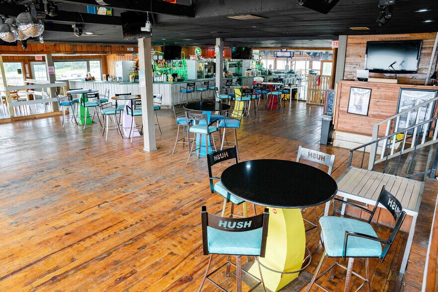 More Photos Of 371 Navaho Trl, Onalaska Hotel For Sale