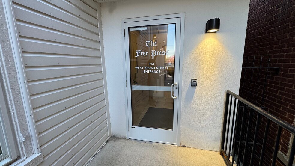 More Photos Of 312-314 W Broad St, Quakertown Office For Sale