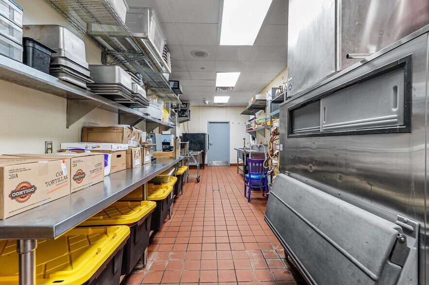 More Photos Of 850 Kepler Dr, Green Bay Restaurant For Sale