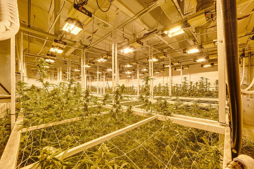 More Photos Of 14748 Keswick St, Van Nuys Warehouse For Sale