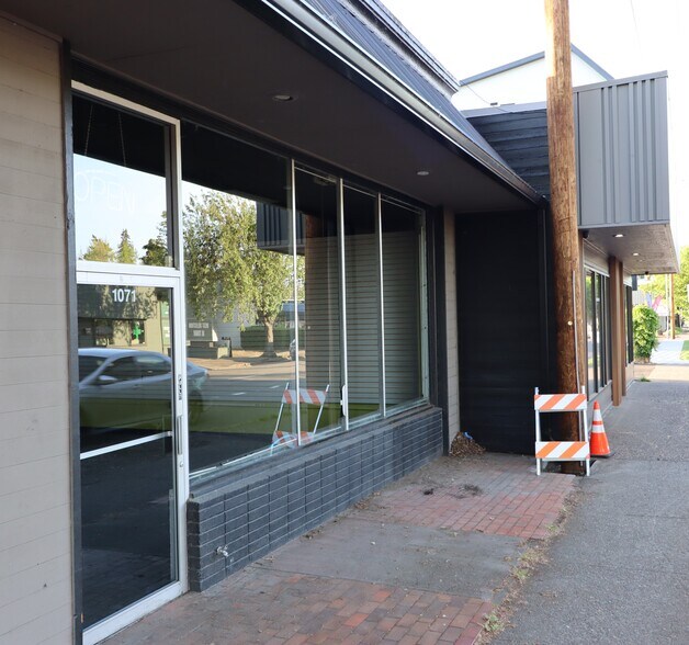 More Photos Of 1071-1073 Commercial St SE, Salem Storefront For Lease