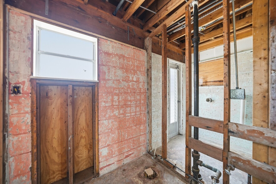 More Photos Of 1261 Beach Rd, Englewood Storefront Retail Residential For Sale