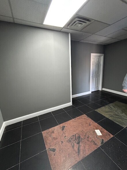 More Photos Of 70 Gazza Blvd, Farmingdale Warehouse For Lease