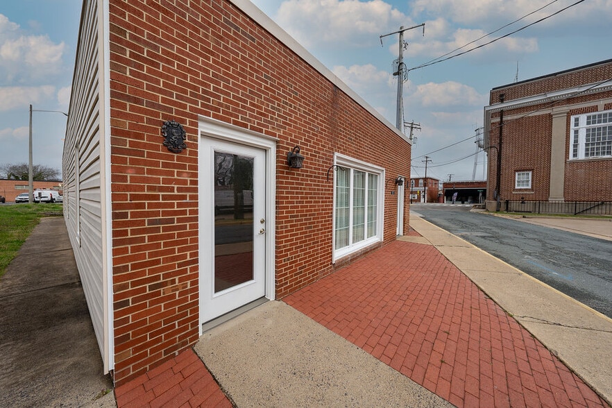 More Photos Of 101 Elm Ave, Louisa General Retail For Lease