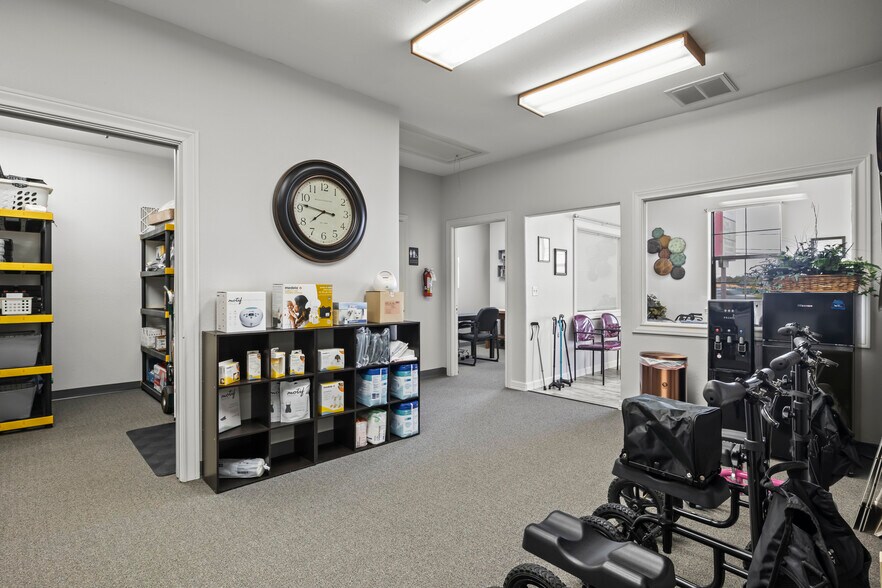 More Photos Of 7975 Fm 78, San Antonio Office For Sale