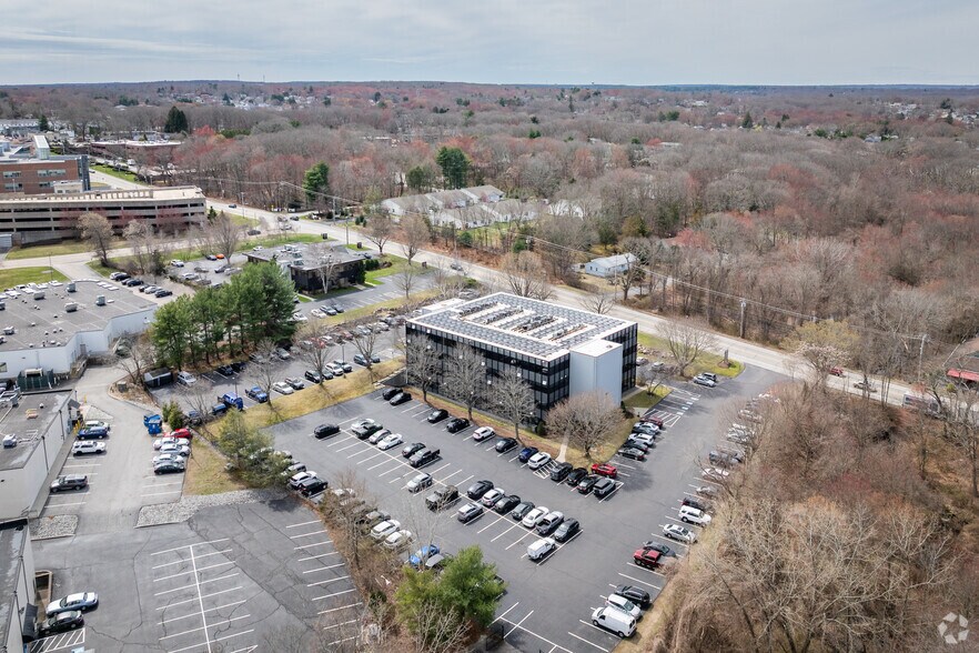 More Photos Of 40 Quaker Ln, Warwick Office For Lease