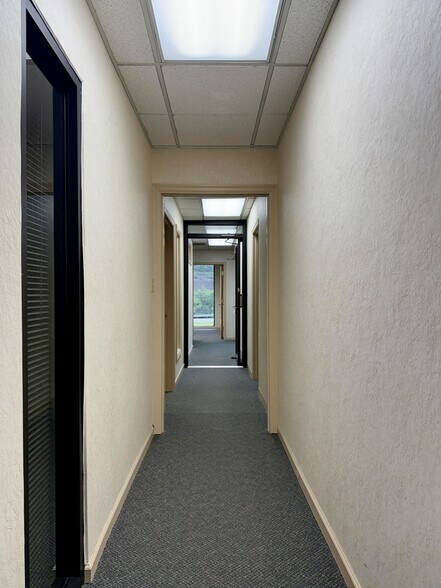 More Photos Of 3902-3904 Franklin Rd, Roanoke Office For Lease