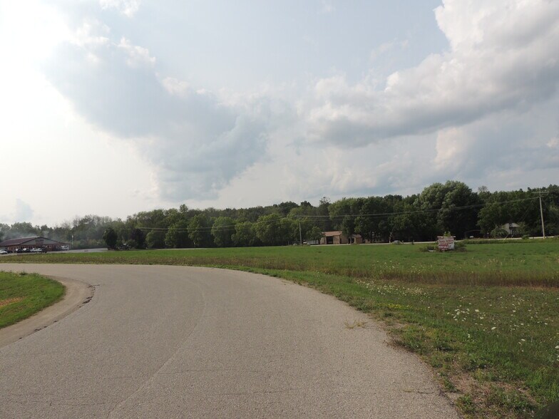 More Photos Of U.S. 141 Hwy @ D B Frontage Road, Lena Land For Sale