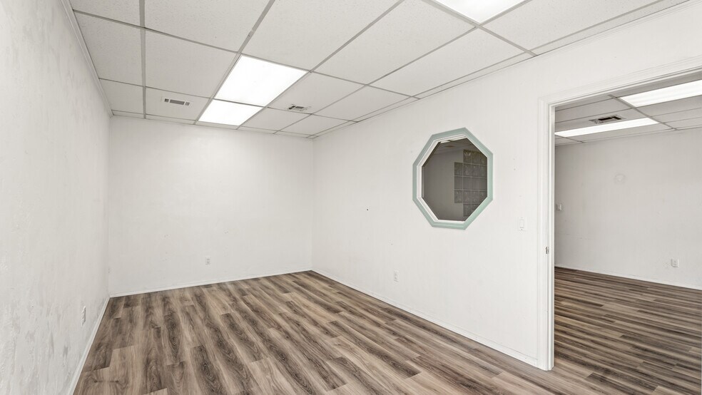 More Photos Of 8720 S Penn Ave, Oklahoma City Office For Sale