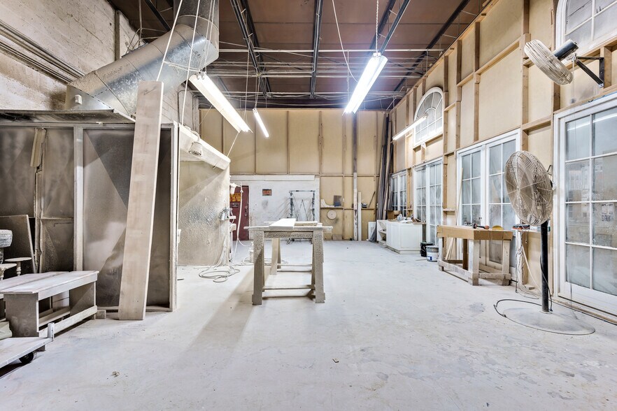 More Photos Of 1051 E 24th St, Hialeah Warehouse For Sale