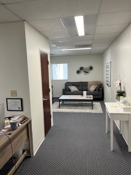 More Photos Of 150 E Meda Ave, Glendora Office For Lease