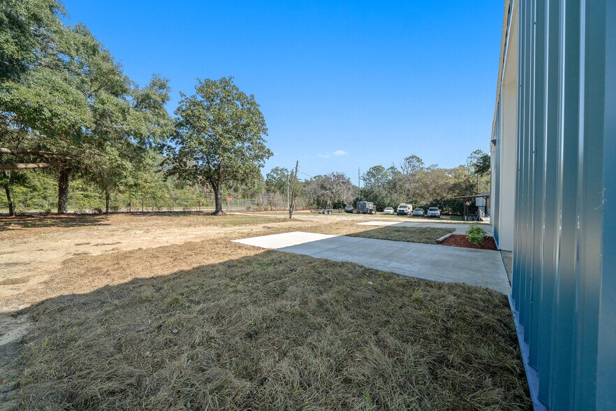 More Photos Of 4820 NE 35th St, Silver Springs Auto Dealership For Sale