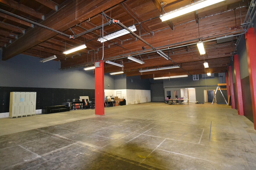 More Photos Of 950 Gilman St, Berkeley Warehouse For Lease