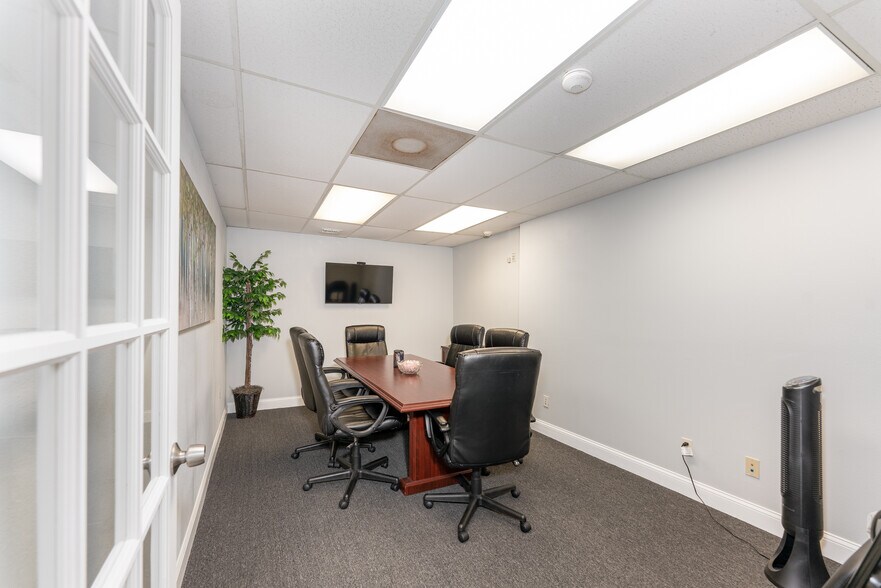 More Photos Of 31 Sarasota Center Blvd, Sarasota Office For Sale