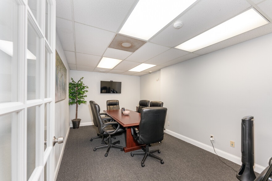 More Photos Of 31 Sarasota Center Blvd, Sarasota Office For Lease