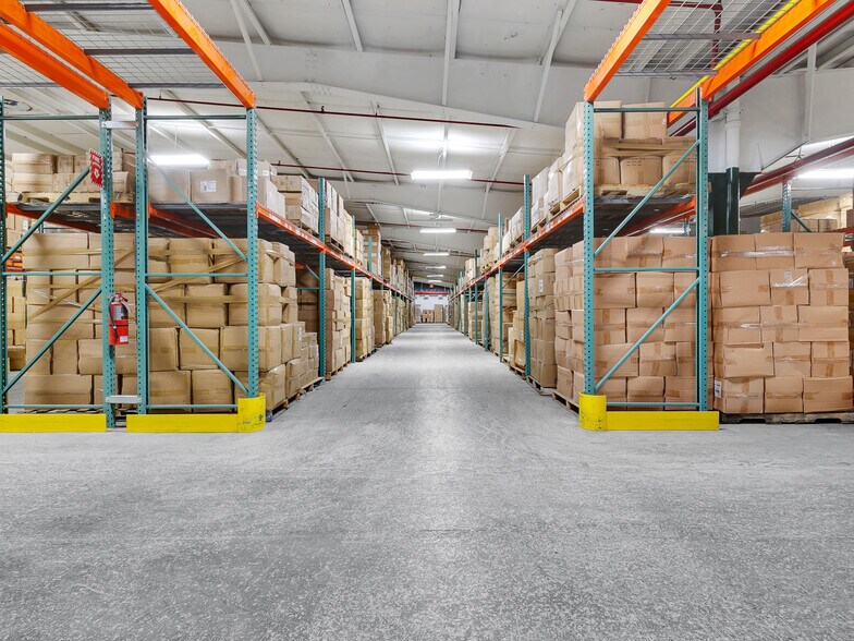 More Photos Of 16 Swamscott St, Newfields Warehouse For Lease