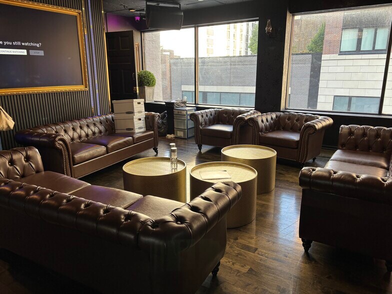 More Photos Of 5-9 W Division St, Chicago Bar For Sale