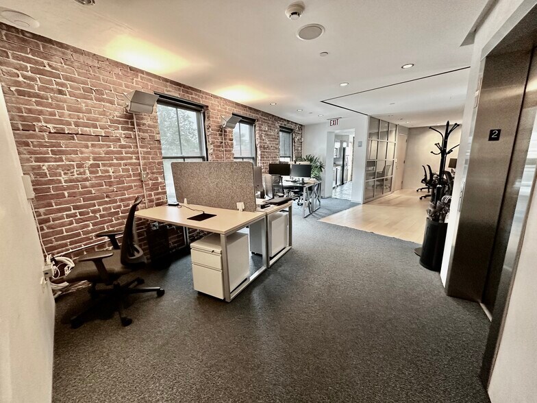 More Photos Of 12 Havemeyer Pl, Greenwich Office For Lease