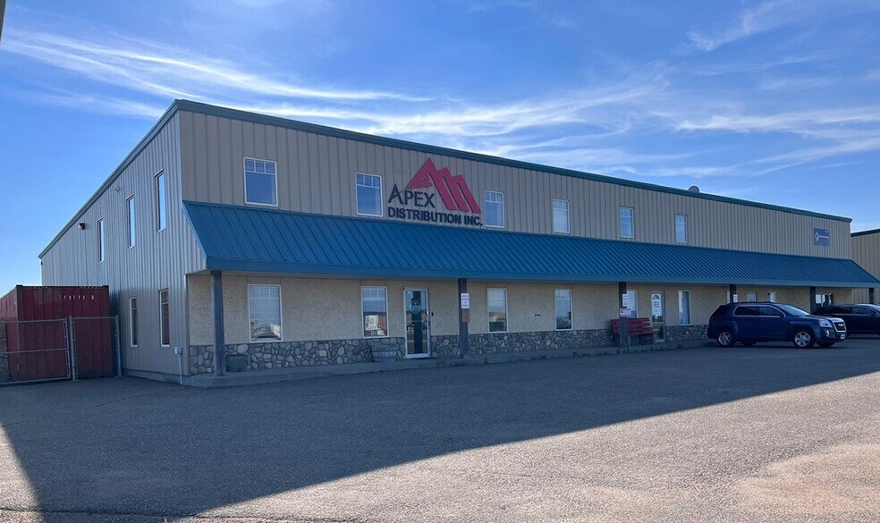 More Photos Of 6209 50 ave, Lloydminster Showroom For Lease