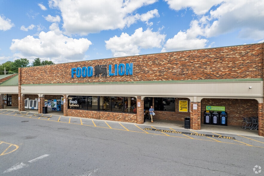 Primary Photo Of 75-115 Maddex Square Dr, Shepherdstown Supermarket For Lease