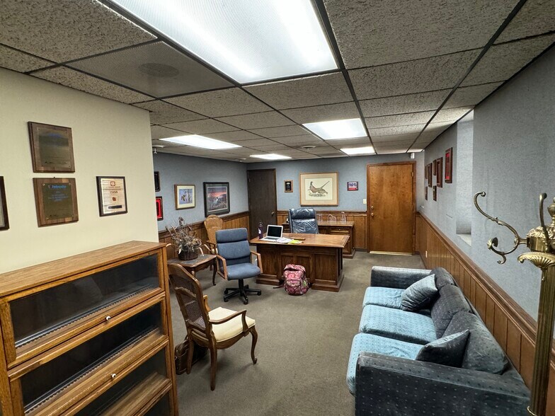 More Photos Of 4200 Shawnee Dr, Kansas City Manufacturing For Lease