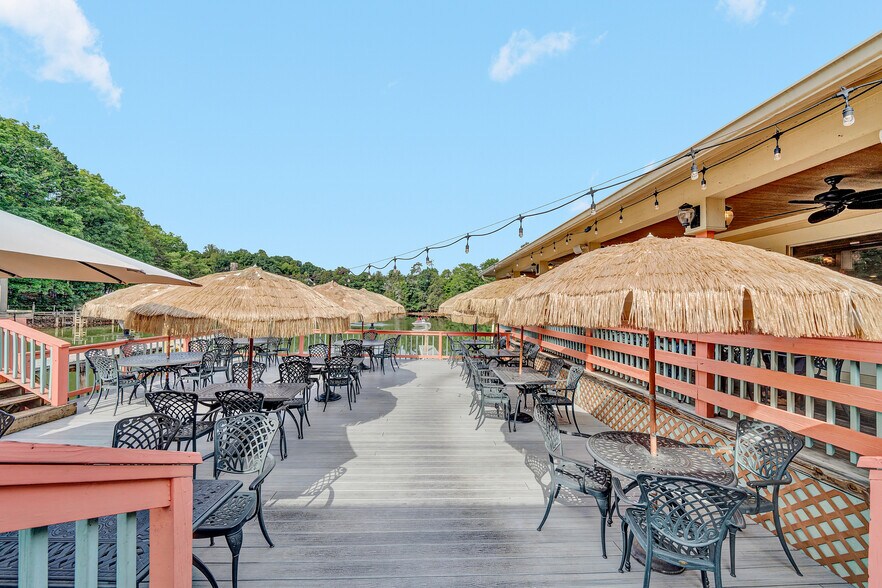 More Photos Of 1041 Harbour Inn Ln, Moneta Restaurant For Sale