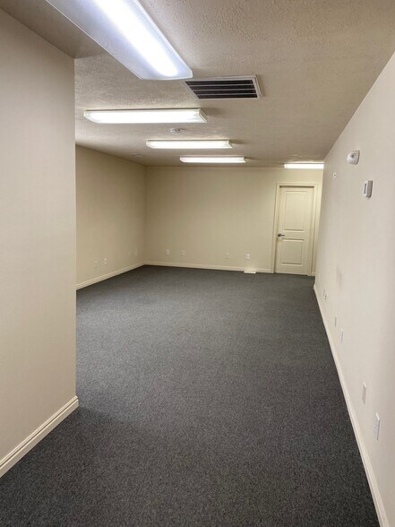 More Photos Of 1200 Avenue E, Ely Office For Sale