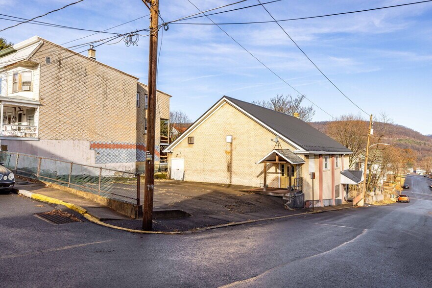 More Photos Of 1000 W State St, Coal Township Restaurant For Sale