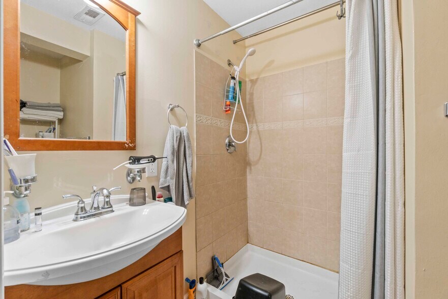 More Photos Of 5011 Roland Ave, Baltimore Apartments For Sale