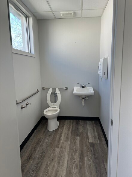 More Photos Of 1009 E Georgia Ave, Ruston Office For Lease