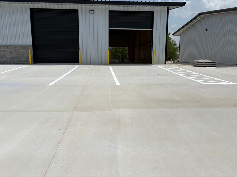 More Photos Of 1247 Watson E Ln, New Braunfels Warehouse For Lease