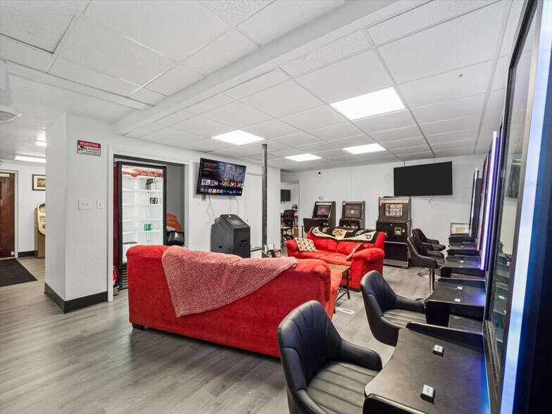 More Photos Of 584 Brown Ave, Turtle Creek Office For Sale