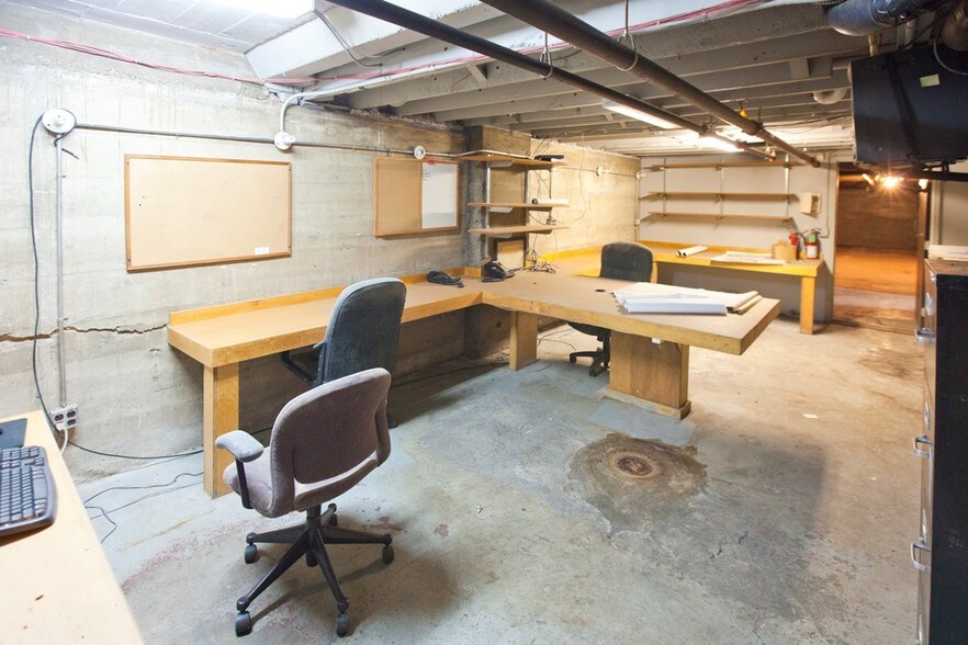 More Photos Of 17 N Washington St, Ypsilanti General Retail For Sale