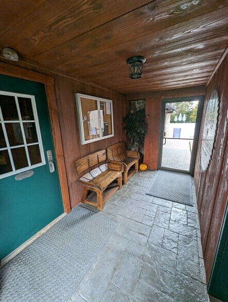 More Photos Of 32600 N State Route 44, Slate Run Hotel For Sale