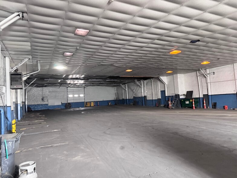 More Photos Of 164-168 Montgomery St, Albany Distribution For Sale