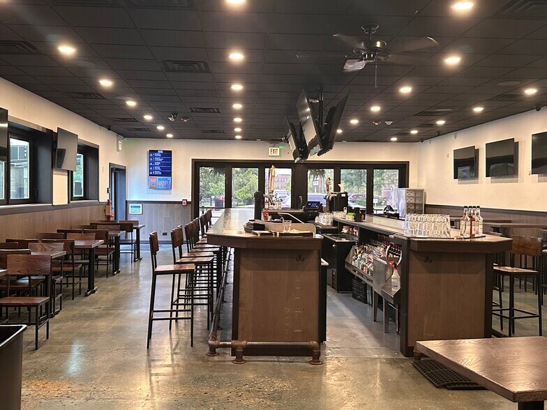 More Photos Of 6764 W Forest Preserve Dr, Harwood Heights Restaurant For Lease