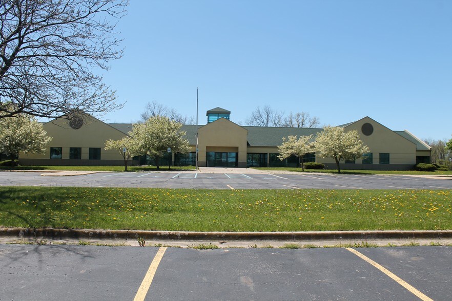 More Photos Of 10650 S Bennett Dr, Morrice Medical For Lease