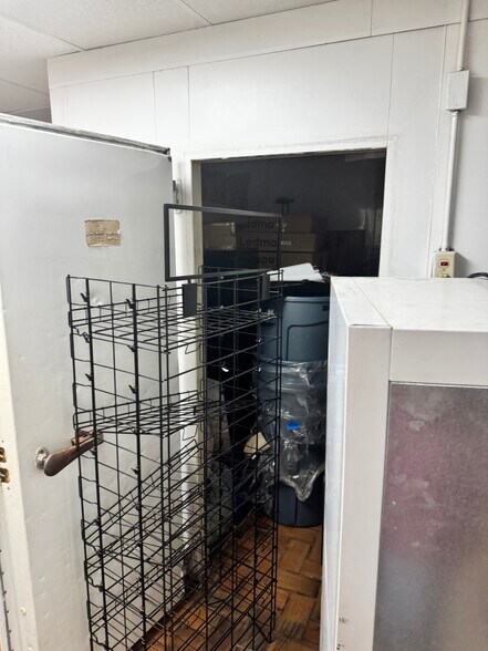 More Photos Of 902 W Panola St, Carthage Freestanding For Lease