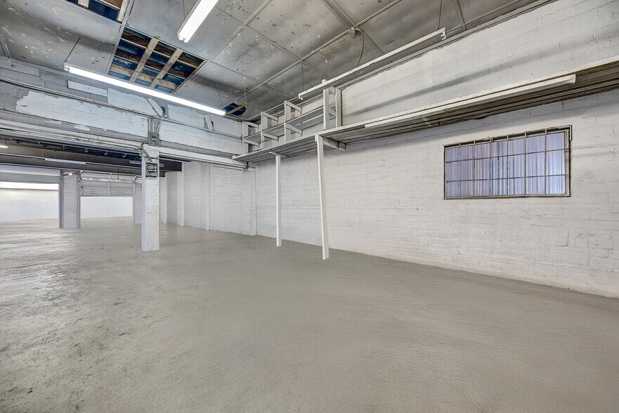 More Photos Of 307 E Alamo St, Brenham Auto Repair For Sale