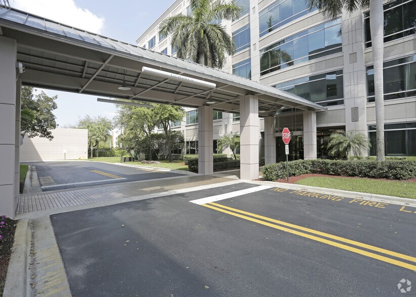 More Photos Of 8400 NW 36th St, Doral Office For Lease