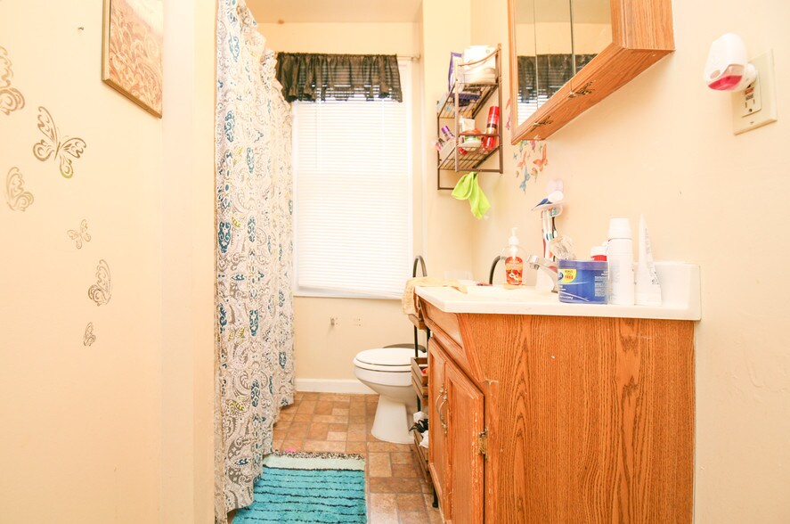 More Photos Of 2102 S Lehigh Ave, Whitehall Apartments For Sale