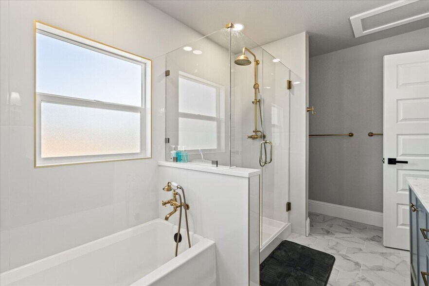 More Photos Of 2722 Central Ave, Cheyenne Light Distribution For Sale