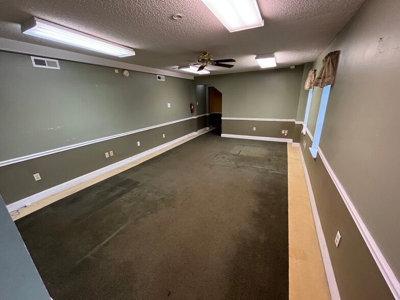More Photos Of 110 B St, Saint Albans Funeral Home For Sale