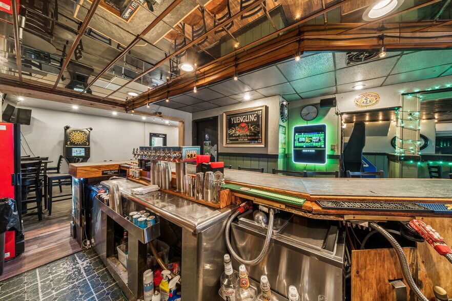 More Photos Of 534 S Main St, Greensburg Bar For Sale