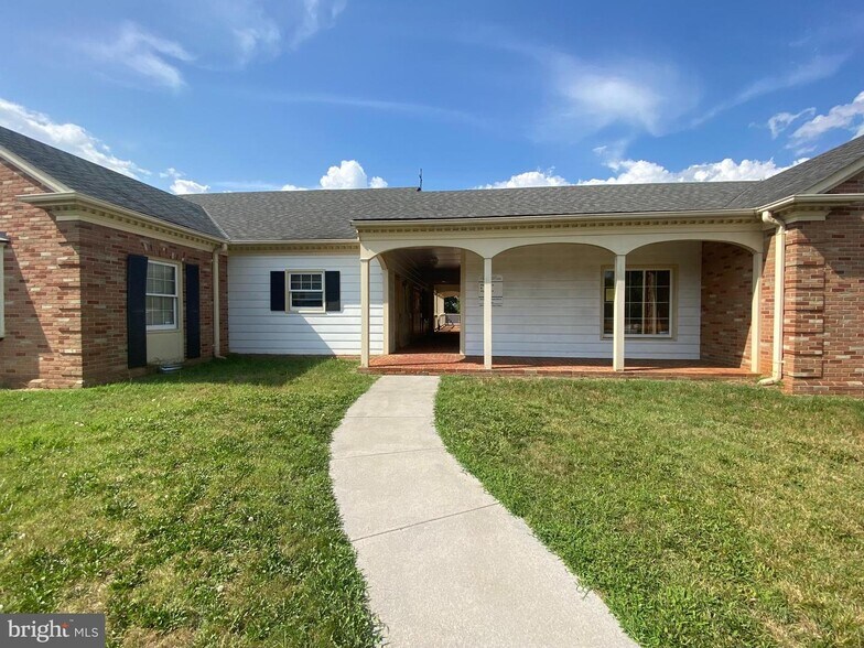 More Photos Of 315 W 10th St, Front Royal Medical For Sale