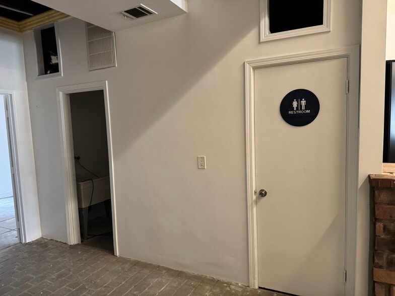 More Photos Of 4641 Telegraph Rd, Los Angeles Manufacturing For Sale