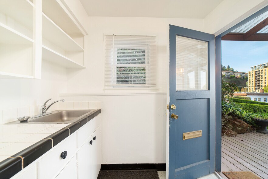 More Photos Of 2308-2326 SW Osage St, Portland Apartments For Sale
