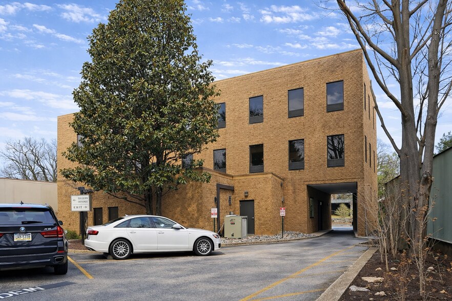 More Photos Of 632 Montgomery Ave, Narberth Office For Lease