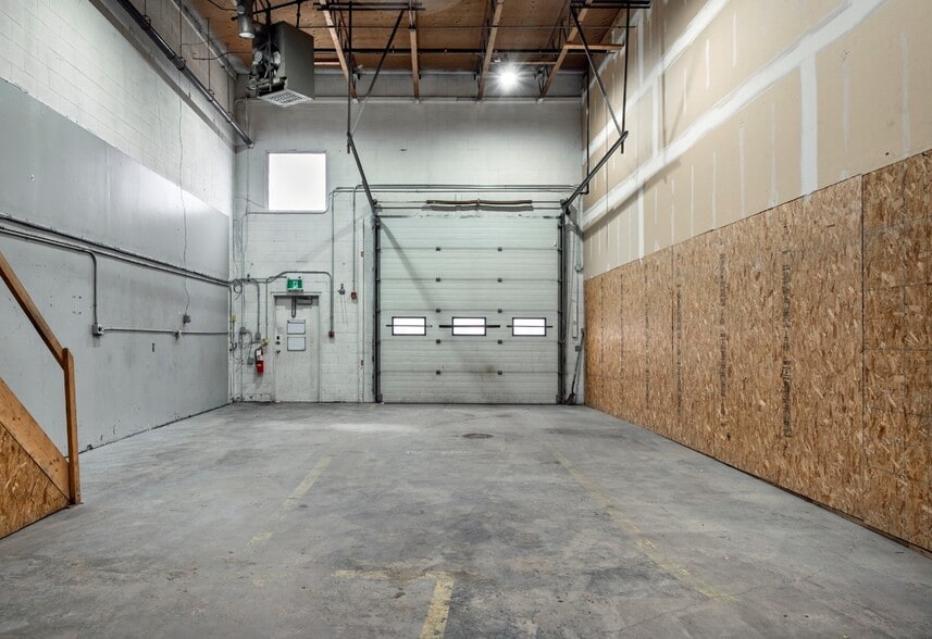 More Photos Of 711 Westlake Rd, Strathmore Flex For Lease